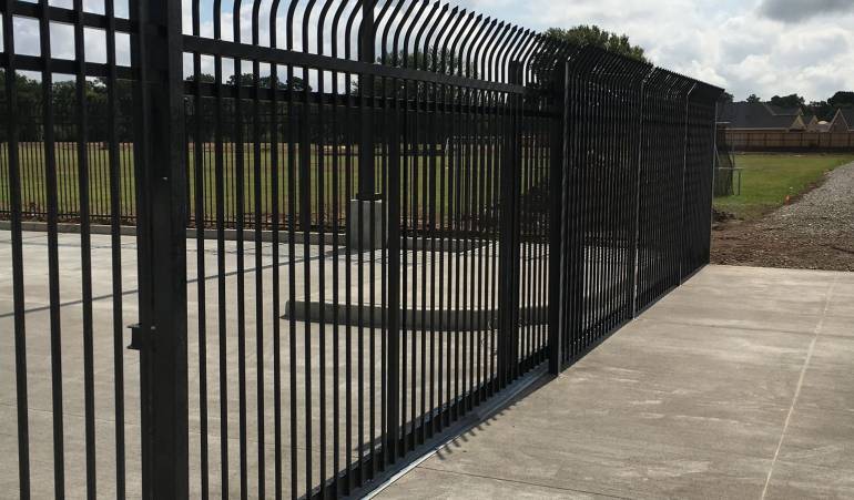 5 Reasons Why You Should Fence a Commercial Property
