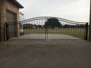 The Advantages of Installing an Automatic Driveway Gate-Texas Fence and Iron